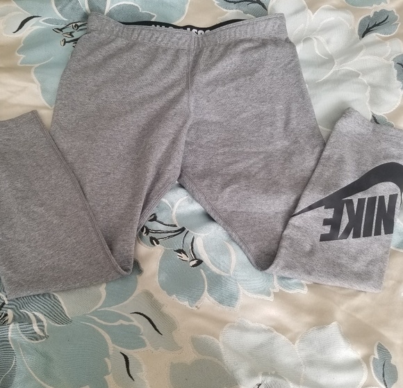 New Nike leggings - Picture 3 of 3